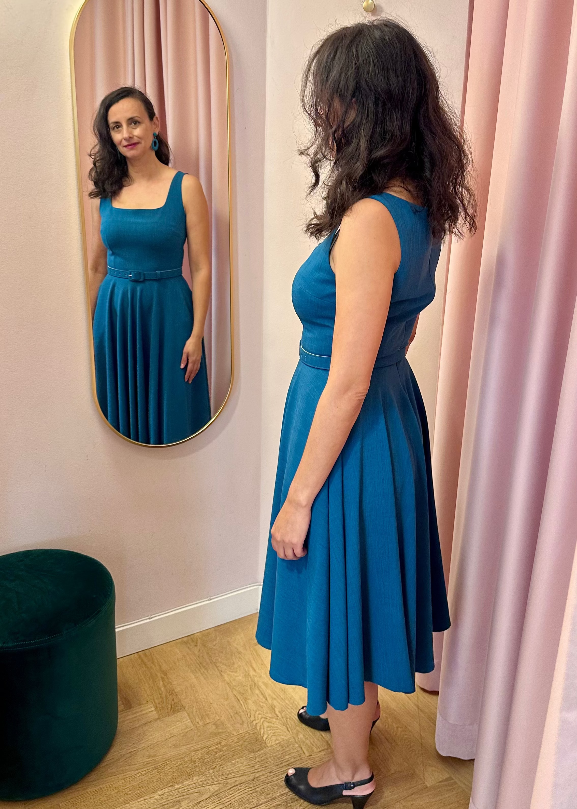 Rosie swingkjole med brede stropper i teal blå Kjoler Daisy Dapper 