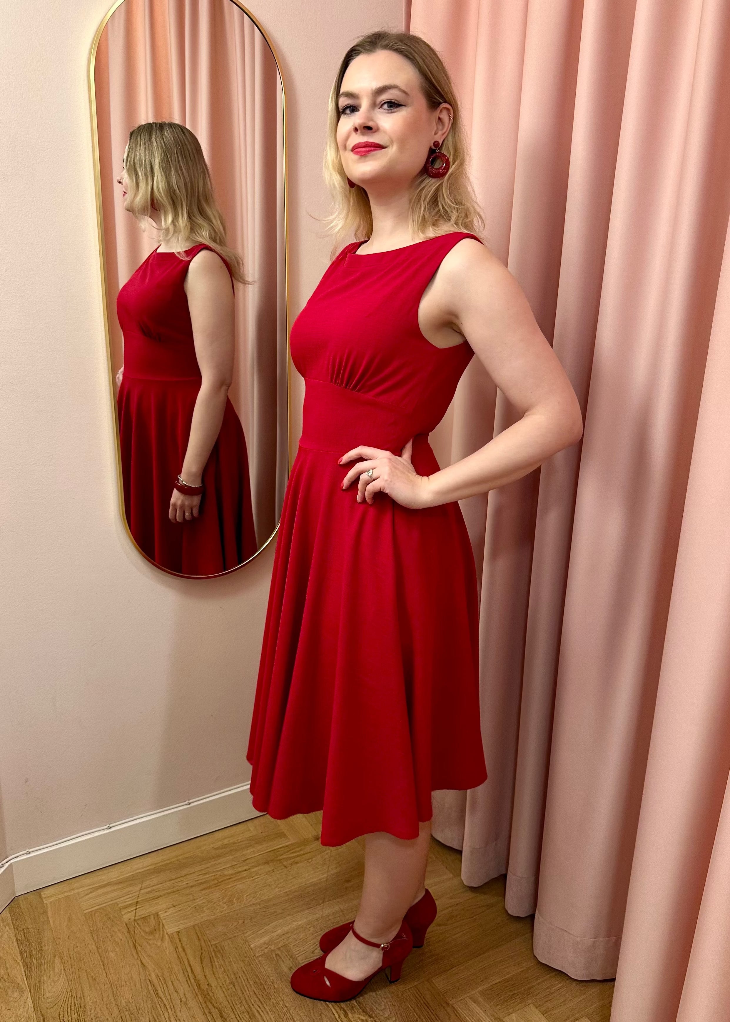 Ruby boatneck swingkjole - rød Kjoler Daisy Dapper 