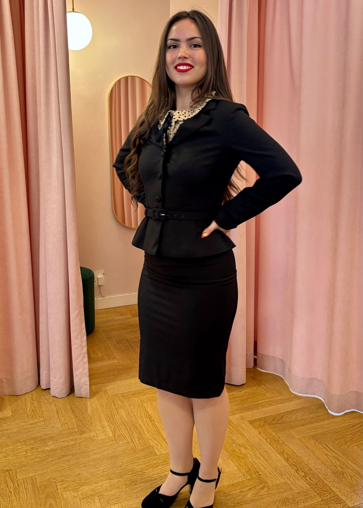 Siri figursyet blazer - sort jakke Daisy Dapper 