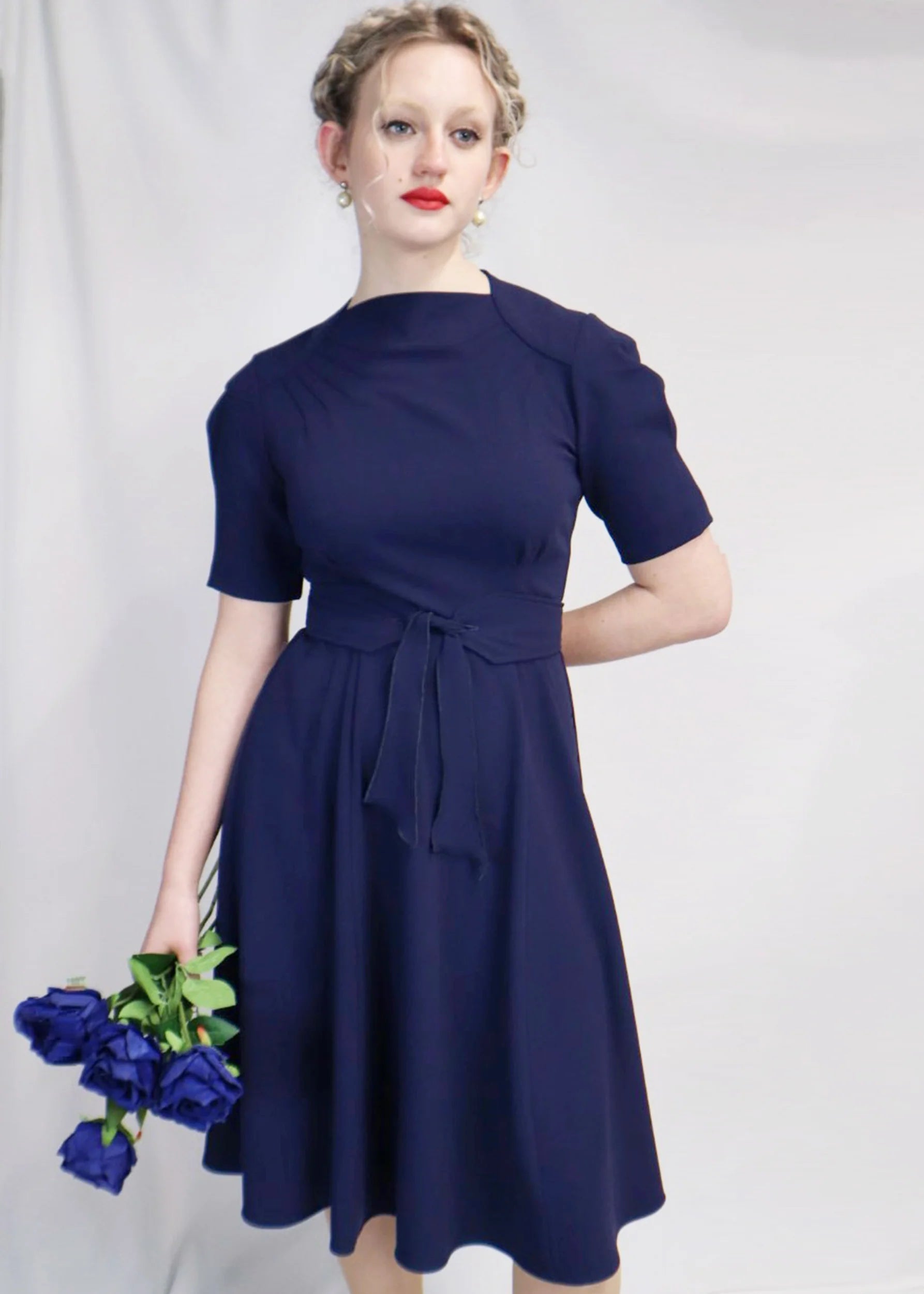 Stanwyck 40'er stils kjole i navy blå Kjoler House of Foxy 