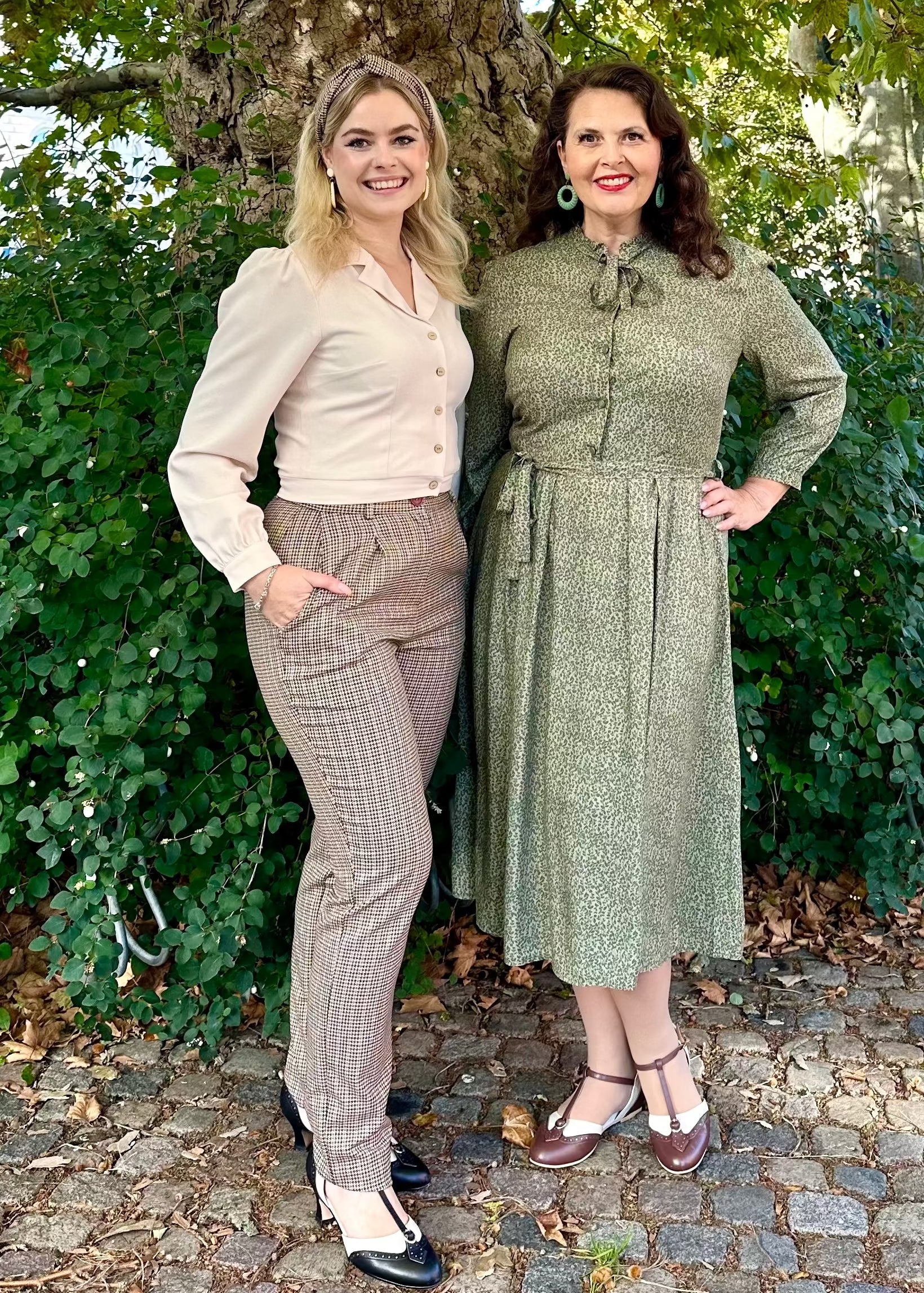 Tapered højtaljede bukser i brune tern bukser Very Cherry 